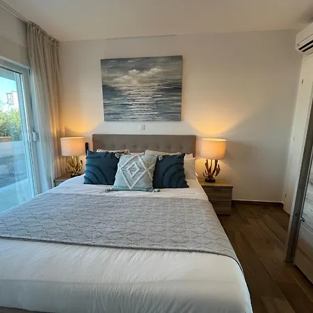 Villa Sofrania- Panoramic Views, Pool, Hot Tub, Location!