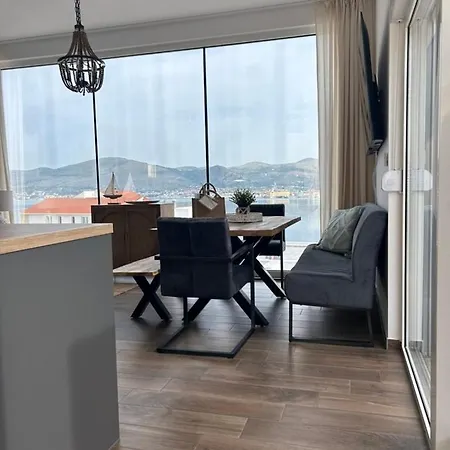 Sofrania- Panoramic Views, Pool, Hot Tub, Location!