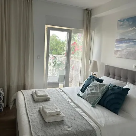 Sofrania- Panoramic Views, Pool, Hot Tub, Location!