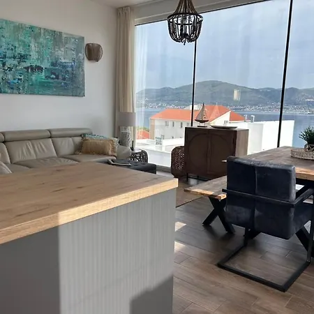 Sofrania- Panoramic Views, Pool, Hot Tub, Location! * تروغير