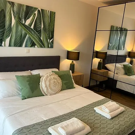 Sofrania- Panoramic Views, Pool, Hot Tub, Location!