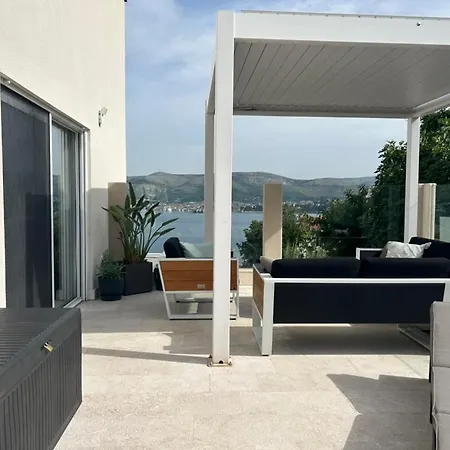 Sofrania- Panoramic Views, Pool, Hot Tub, Location! فيلة *