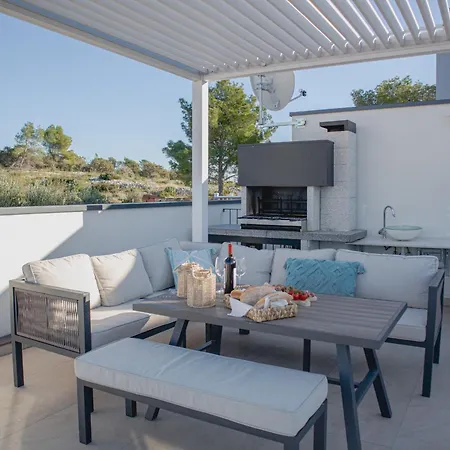 Sofrania- Panoramic Views, Pool, Hot Tub, Location! Villa *