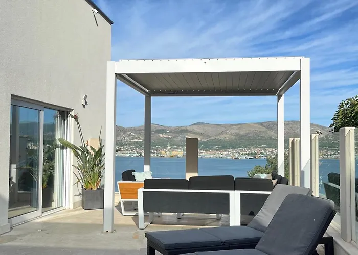 Sofrania- Panoramic Views, Pool, Hot Tub, Location! 特罗吉尔