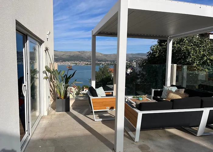 别墅 Sofrania- Panoramic Views, Pool, Hot Tub, Location! *