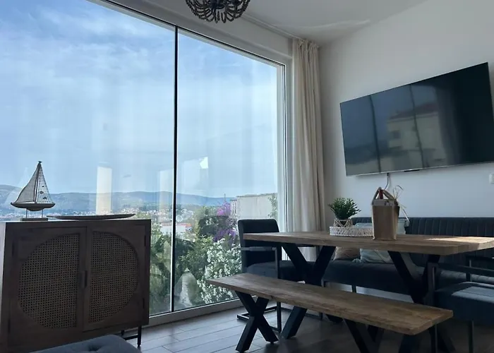 Villa Sofrania- Panoramic Views, Pool, Hot Tub, Location! *