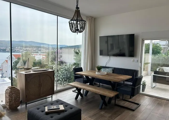 别墅 Sofrania- Panoramic Views, Pool, Hot Tub, Location! *