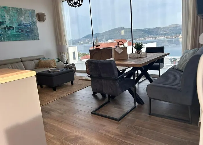 Sofrania- Panoramic Views, Pool, Hot Tub, Location! 别墅