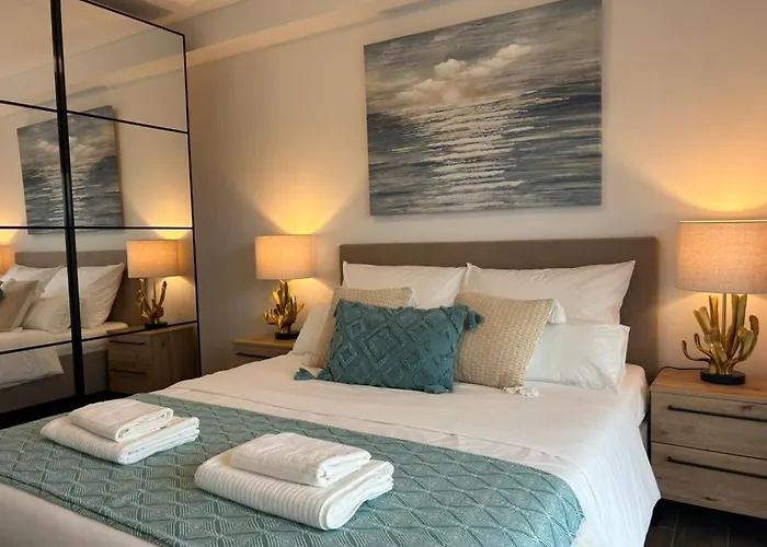 Sofrania- Panoramic Views, Pool, Hot Tub, Location! 别墅