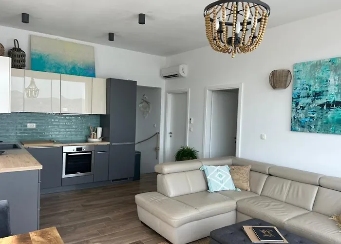 Sofrania- Panoramic Views, Pool, Hot Tub, Location! 特罗吉尔