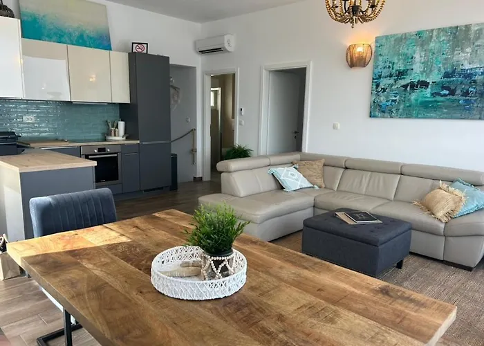 Villa Sofrania- Panoramic Views, Pool, Hot Tub, Location! Trogir