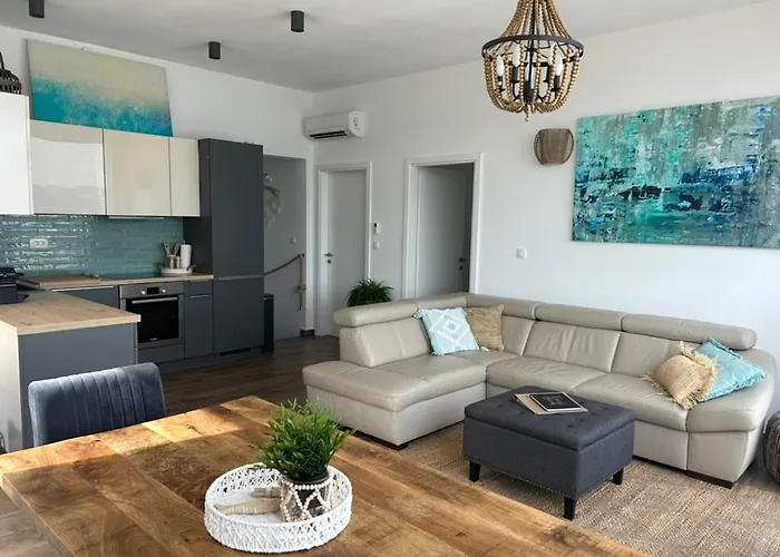 Sofrania- Panoramic Views, Pool, Hot Tub, Location! Trogir