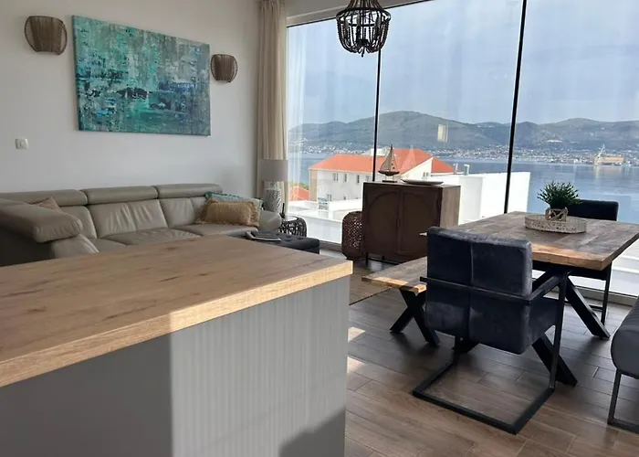 Sofrania- Panoramic Views, Pool, Hot Tub, Location! * 特罗吉尔