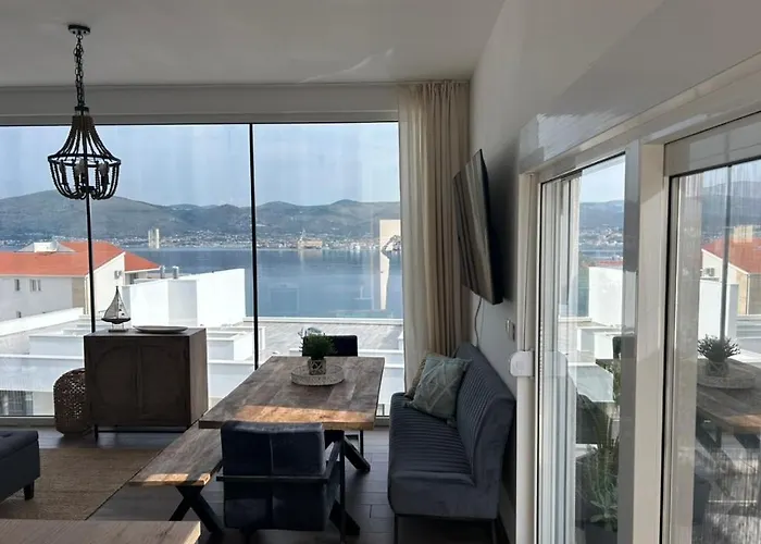Villa Sofrania- Panoramic Views, Pool, Hot Tub, Location!