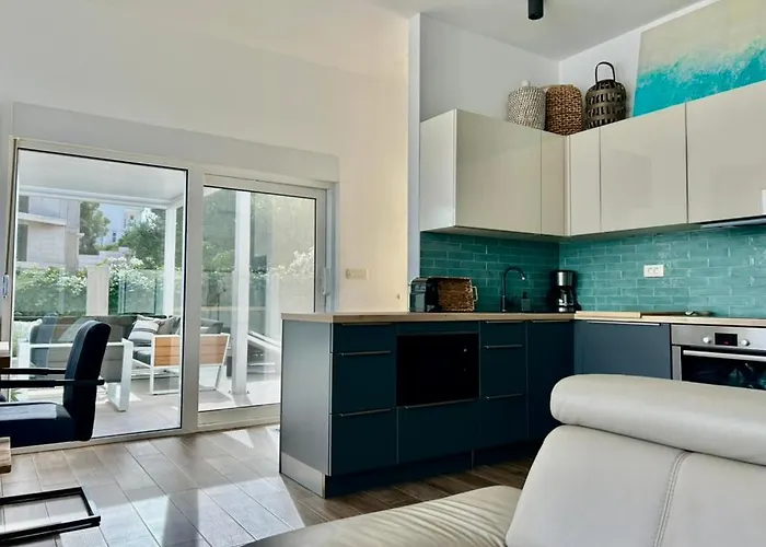 Villa Sofrania- Panoramic Views, Pool, Hot Tub, Location!