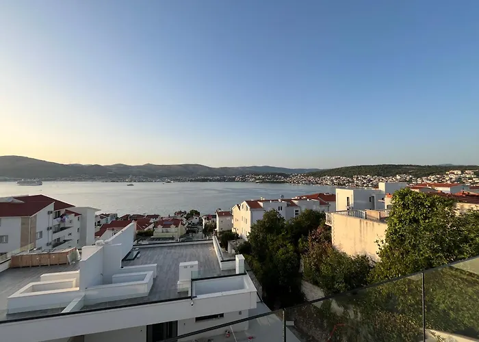 Villa Sofrania- Panoramic Views, Pool, Hot Tub, Location! *