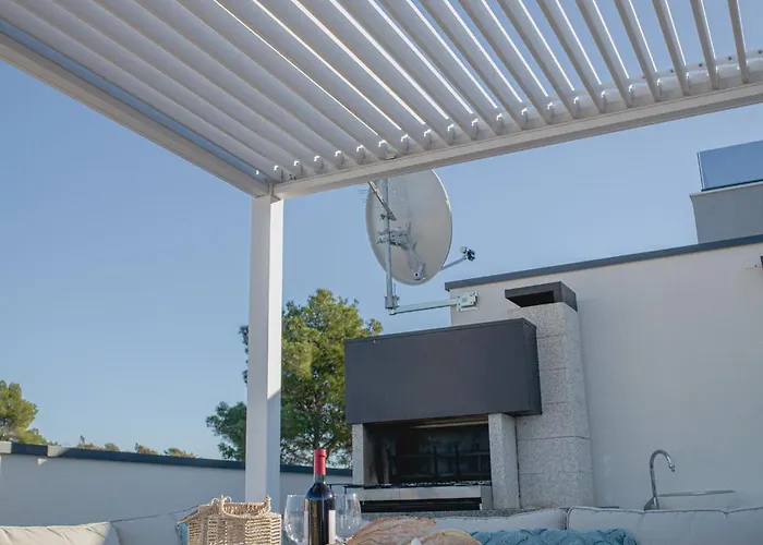 Sofrania- Panoramic Views, Pool, Hot Tub, Location! 别墅