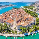 Sofrania- Panoramic Views, Pool, Hot Tub, Location! * Trogir