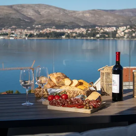 Sofrania- Panoramic Views, Pool, Hot Tub, Location! Villa