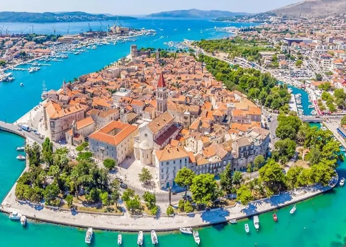 Sofrania- Panoramic Views, Pool, Hot Tub, Location! * Trogir