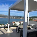 Sofrania- Panoramic Views, Pool, Hot Tub, Location! Трогир