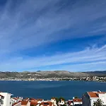 Sofrania- Panoramic Views, Pool, Hot Tub, Location! Трогир