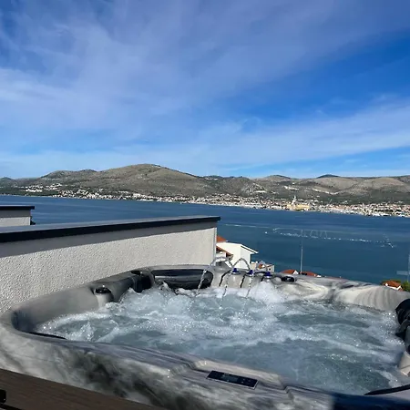 Sofrania- Panoramic Views, Pool, Hot Tub, Location! 빌라 트로기르