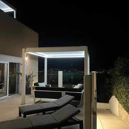 Sofrania- Panoramic Views, Pool, Hot Tub, Location! 빌라 트로기르