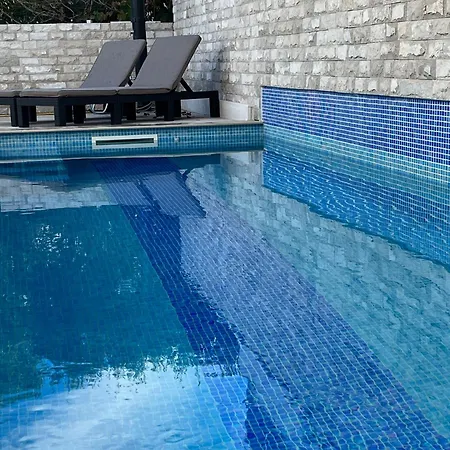 빌라 Sofrania- Panoramic Views, Pool, Hot Tub, Location! 트로기르