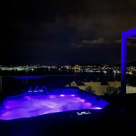 Sofrania- Panoramic Views, Pool, Hot Tub, Location! 빌라